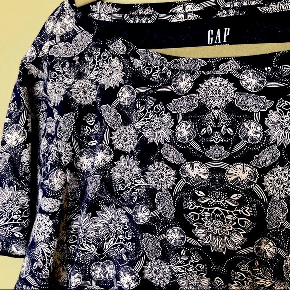 GAP Navy and White Butterfly Ruffle Floral Print T-Shirt EUC - Picture 2 of 3